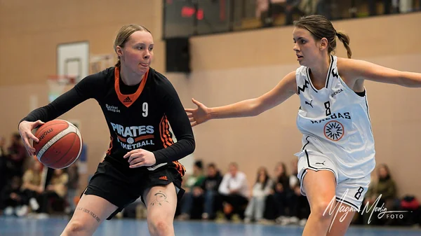 Maja Strand och Tuva Olander