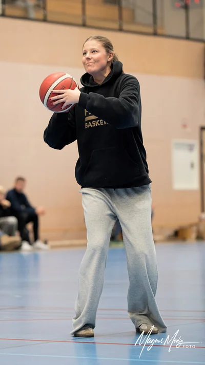 2026-01-24 Skotttävling i paus under Basketettan Dam-matchen mellan Onsala Pirates och Malbas i Kungsbacka.Foto: Magnus Modig / Modigs Foto